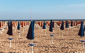 Nuovo fronte spiaggia, terrazza sul mare e piscina
